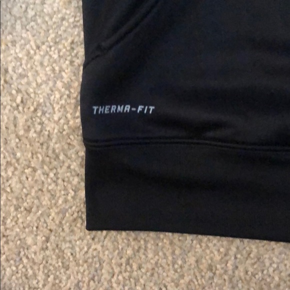 Boys Nike therma fit hoodie - Picture 3 of 6